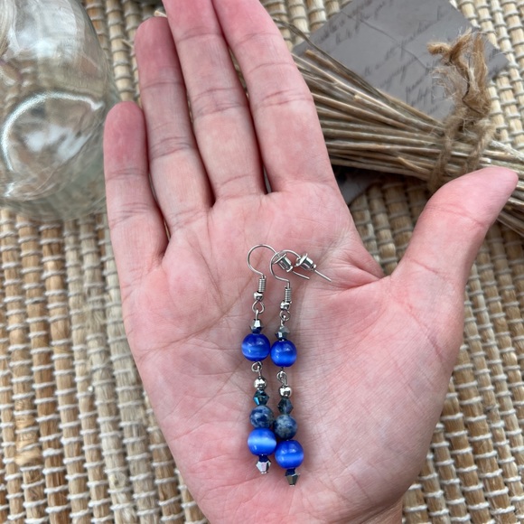 💙🤍✨ Disney R2-D2 Droid Star Wars themed earrings handmade Disney earrings - Picture 2 of 3